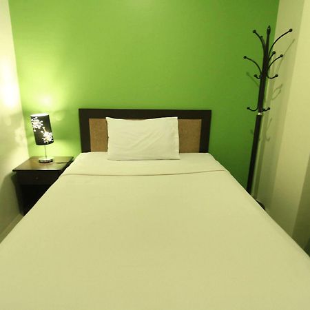 Urban Manor Hotel Roxas City Esterno foto