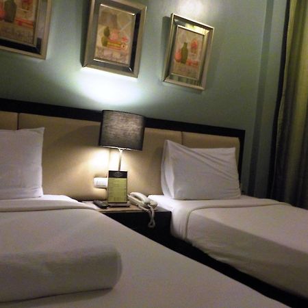 Urban Manor Hotel Roxas City Esterno foto