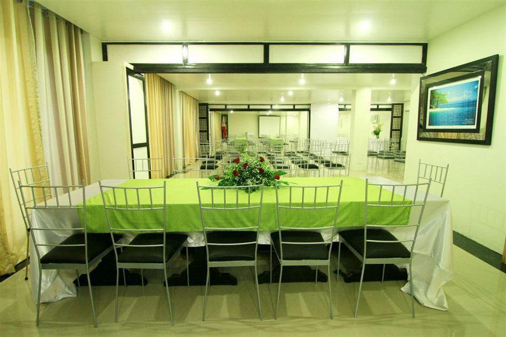 Urban Manor Hotel Roxas City Esterno foto